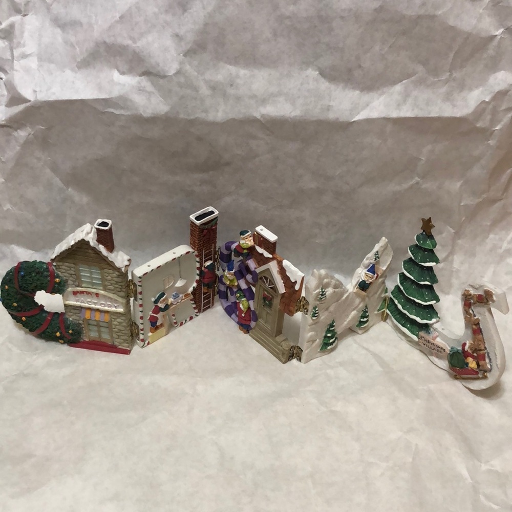 Resin ‘Accordion’ Santa’s Toy Factory Tabletop Decorative Piece 16.5”x5”